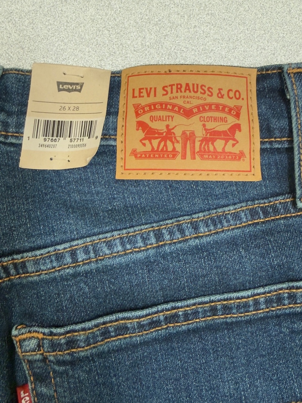 Levi's‎ Wedgie Straight jeans in a medium blue wash  Sz 26/28 NWT - Picture 3 of 8